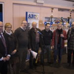 De gauche à droite : le maire Yves Ludwig et la 1" adjointe, Élisabeth Ha ag, sont venus remettre leur prix aux champions, Frédéric Nollet, président de la Rolac, Pascal Dahlem, président de l'Amicale des éleveurs de canaris de Stiring-Wendel, et les trois champions, Anthony Germano, Jean• Pierre Chepis et Francesco Sanchez-Sanchez